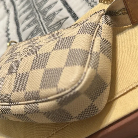Louis Vuitton Mini Pochette Azur - Picture 5 of 14
